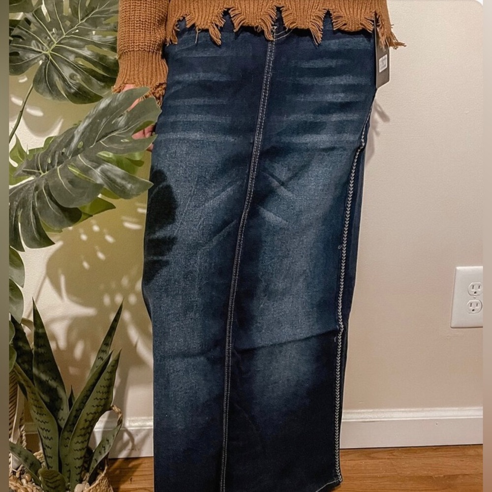 Long denim skirt available in XS-5X